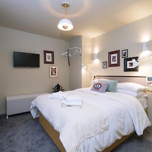 Standard Zimmer mit Kingsize-Bett